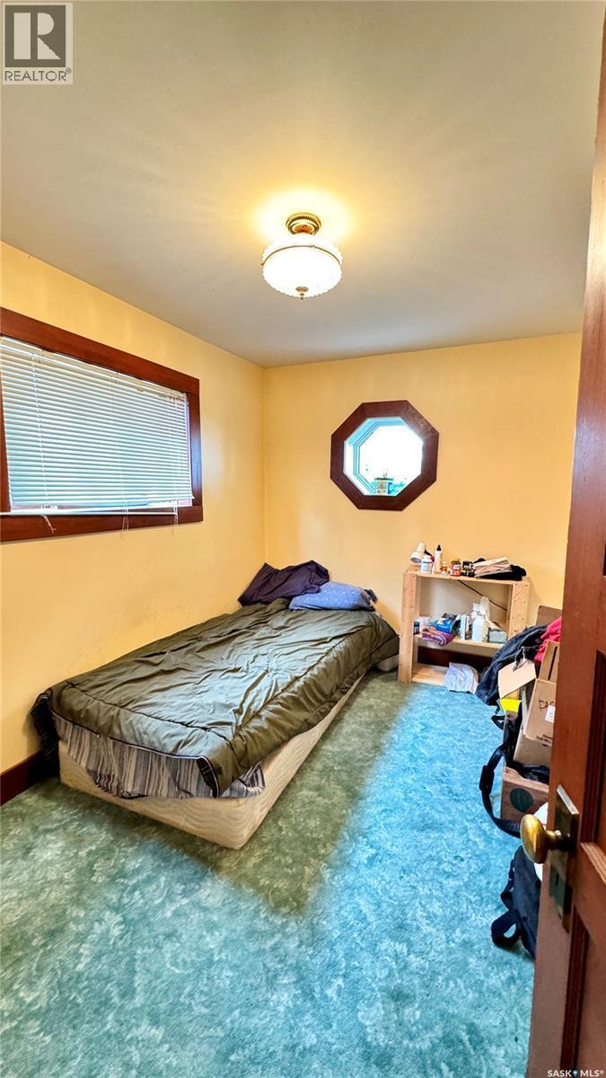 106 2Nd Street E, Dinsmore, SK - Indoor