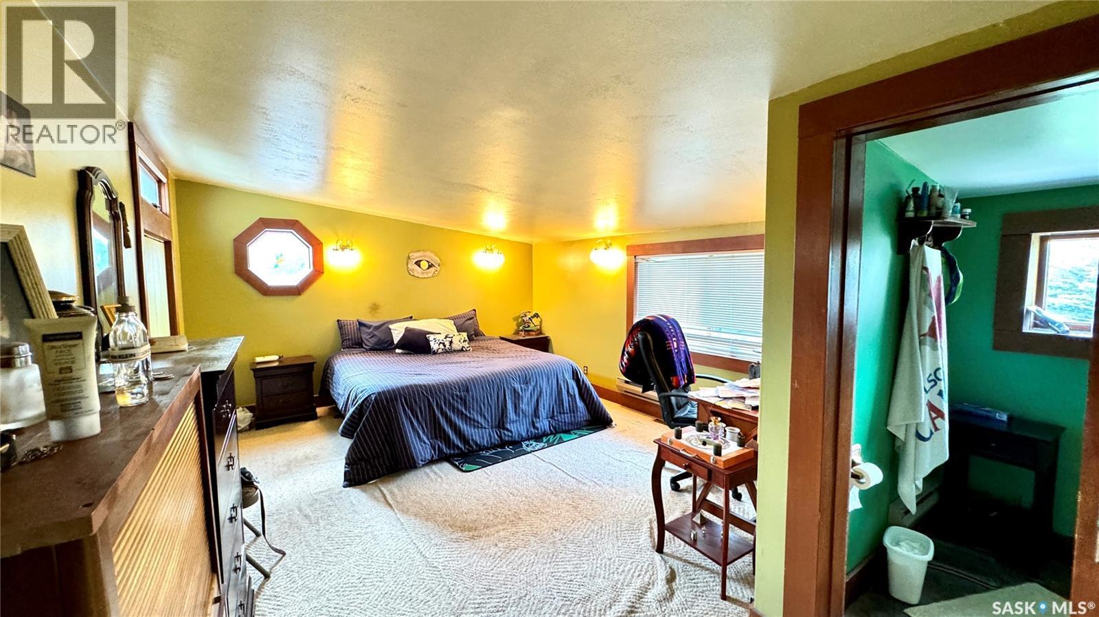 106 2Nd Street E, Dinsmore, SK - Indoor Photo Showing Bedroom