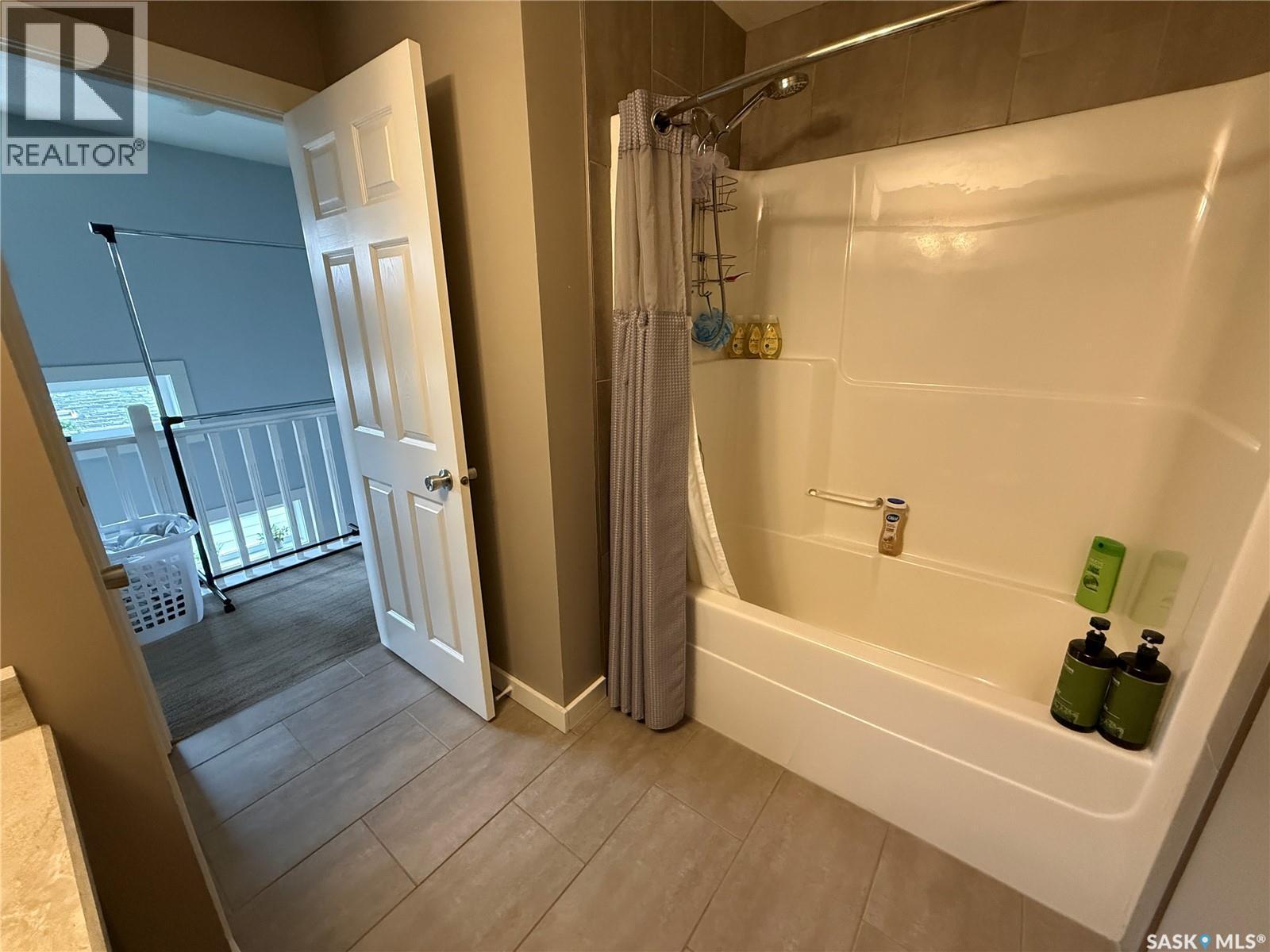 529 Alexandra Street, Weyburn, SK - Indoor Photo Showing Bathroom