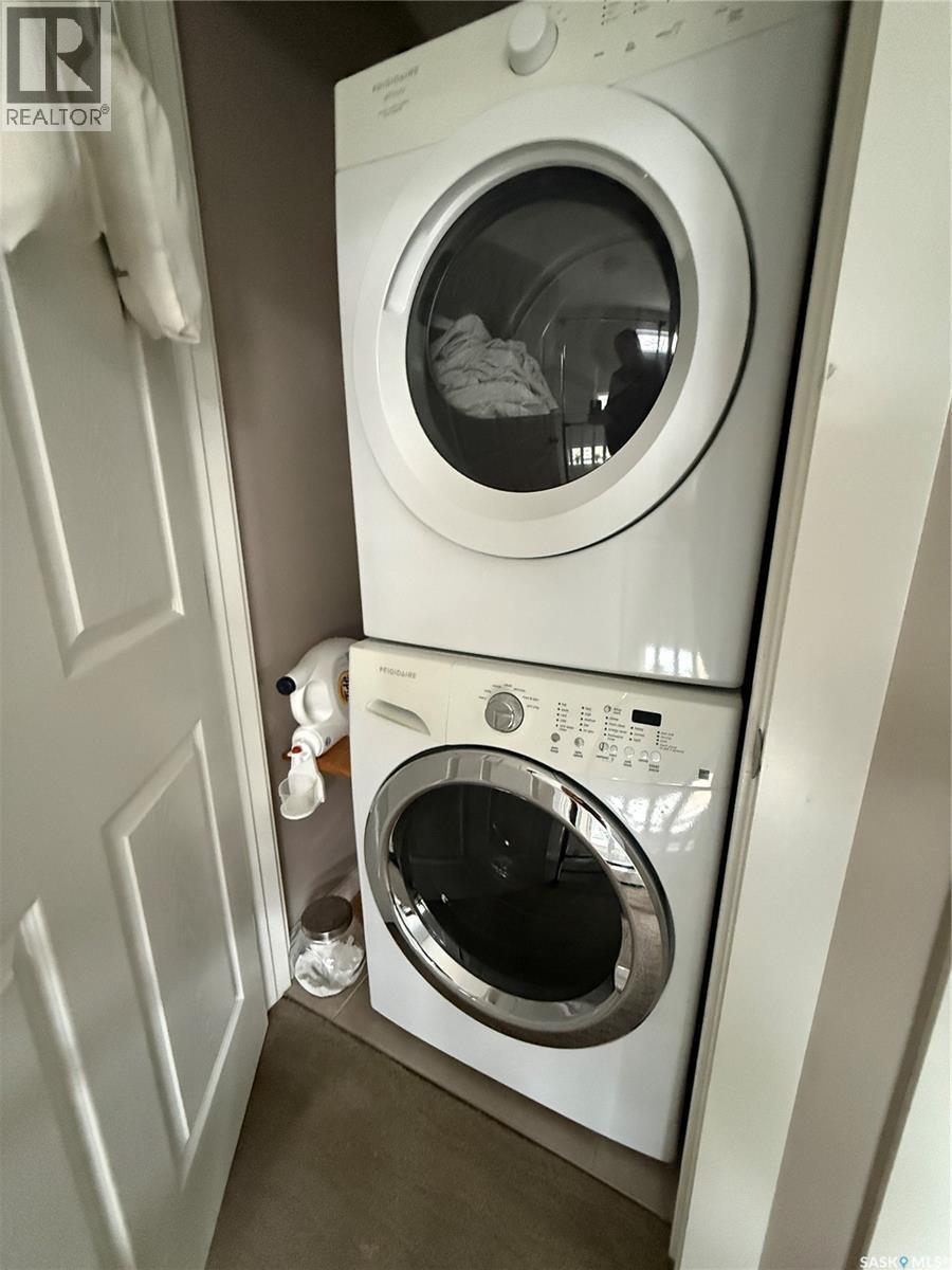 529 Alexandra Street, Weyburn, SK - Indoor Photo Showing Laundry Room