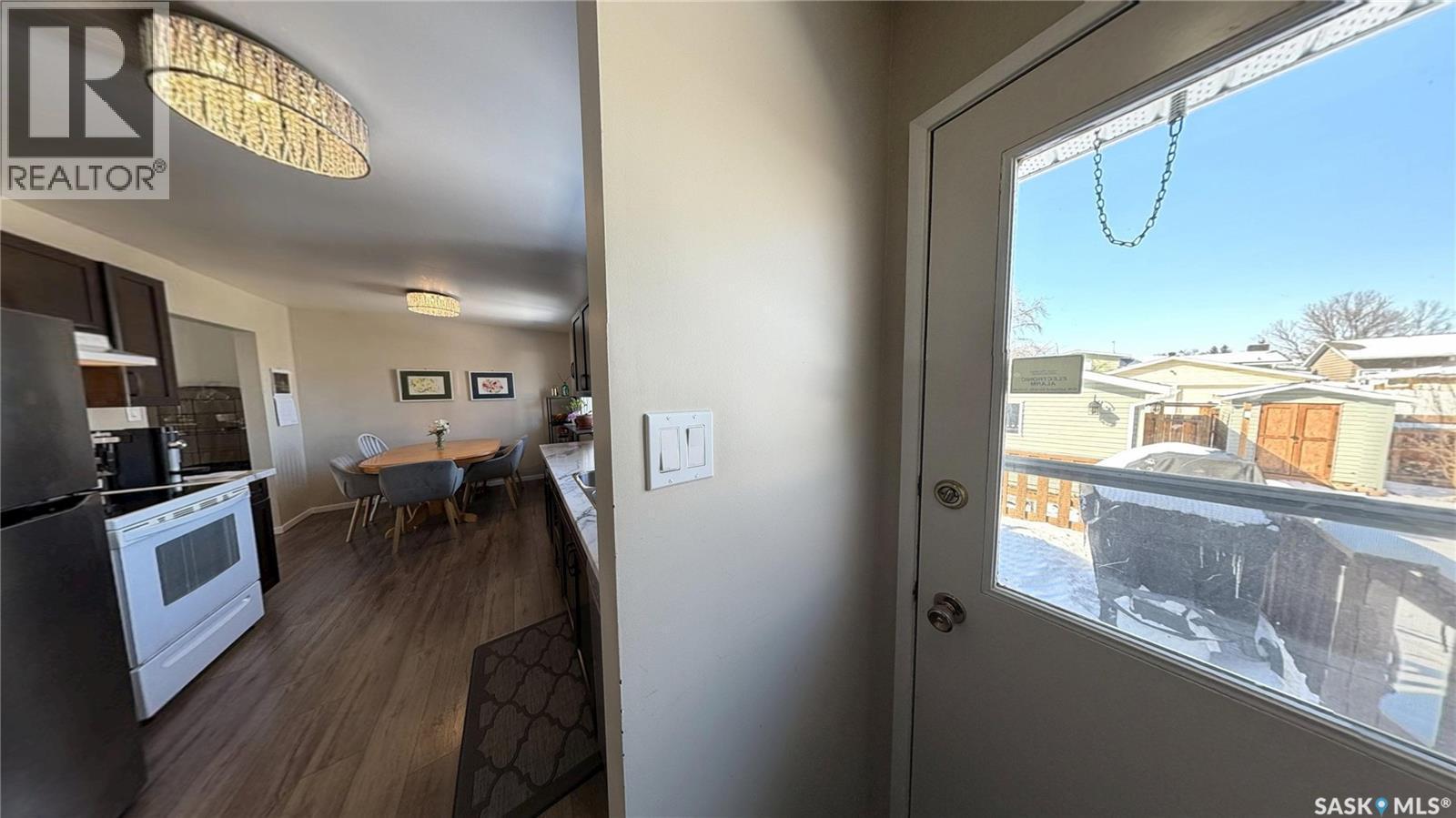 366 Meighen Crescent, Saskatoon, SK - Indoor Photo Showing Kitchen