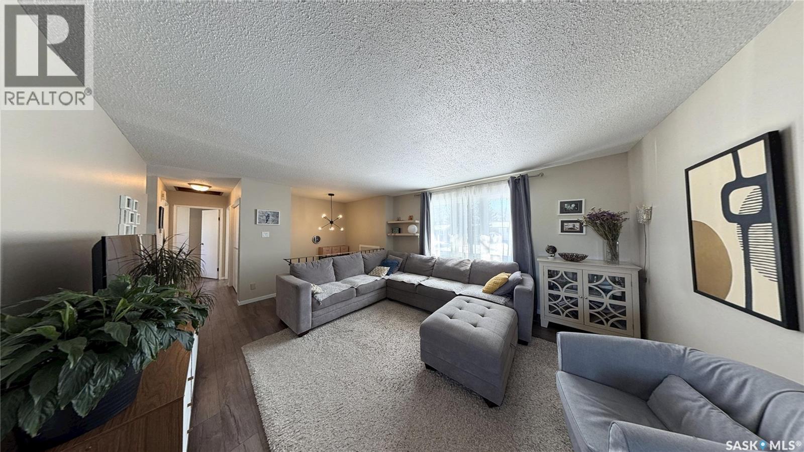 366 Meighen Crescent, Saskatoon, SK - Indoor Photo Showing Living Room