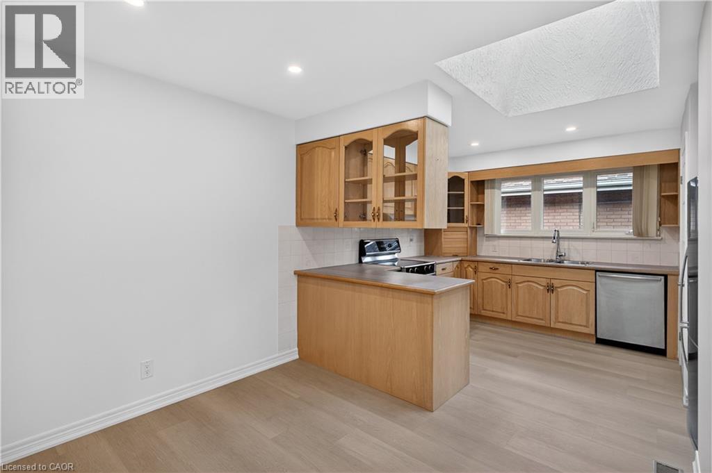 188 Tuxedo Avenue S, Hamilton, ON - Indoor Photo Showing Kitchen With Double Sink
