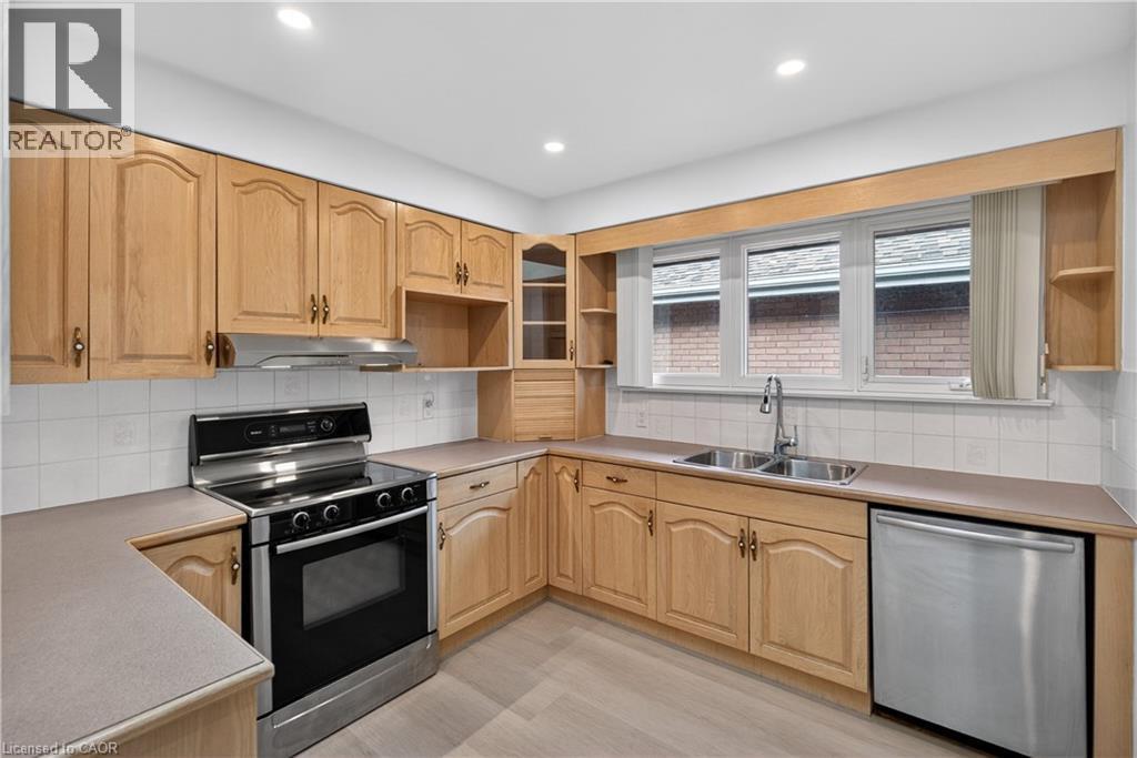 188 Tuxedo Avenue S, Hamilton, ON - Indoor Photo Showing Kitchen With Double Sink