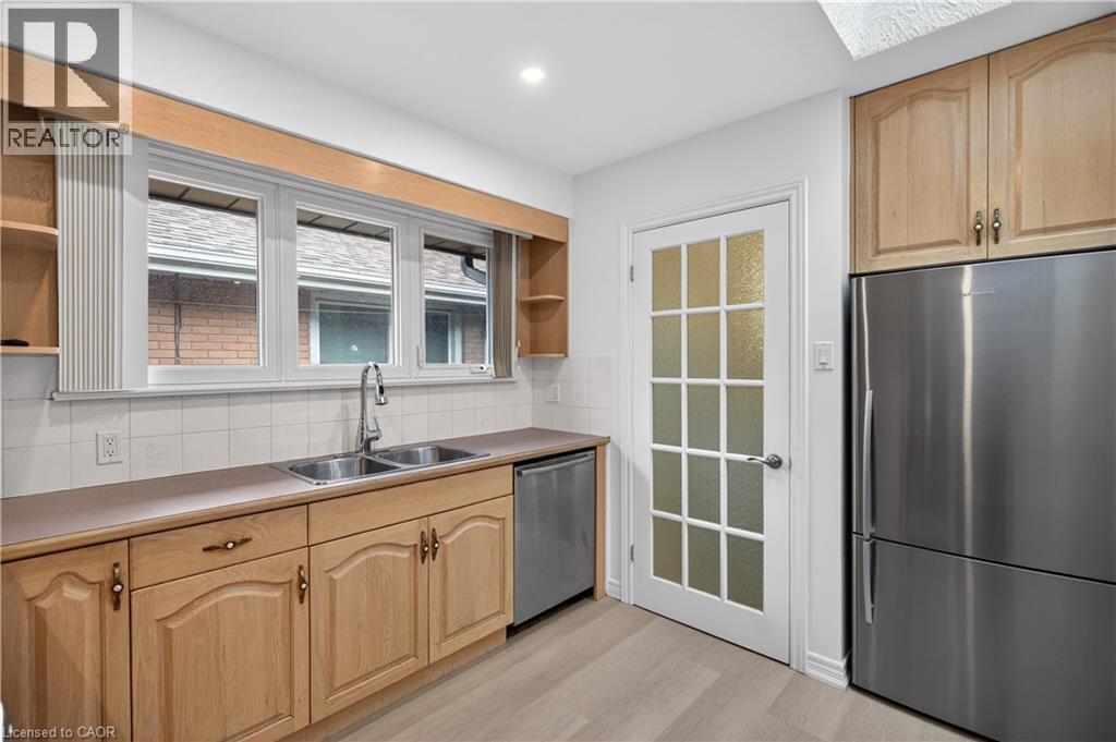188 Tuxedo Avenue S, Hamilton, ON - Indoor Photo Showing Kitchen With Double Sink