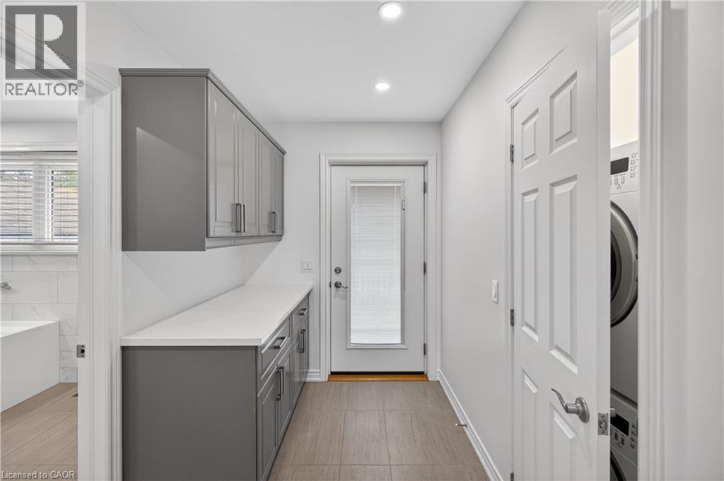 188 Tuxedo Avenue S, Hamilton, ON - Indoor Photo Showing Laundry Room