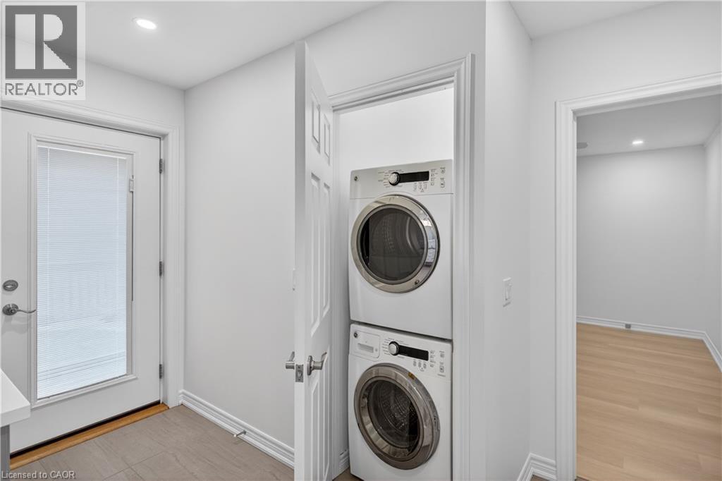 188 Tuxedo Avenue S, Hamilton, ON - Indoor Photo Showing Laundry Room