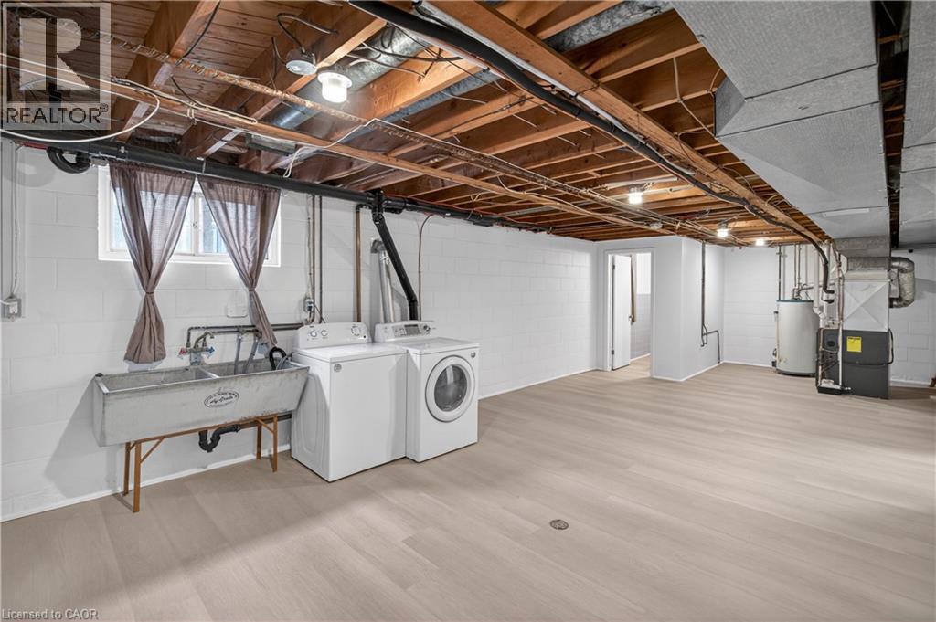 188 Tuxedo Avenue S, Hamilton, ON - Indoor Photo Showing Laundry Room