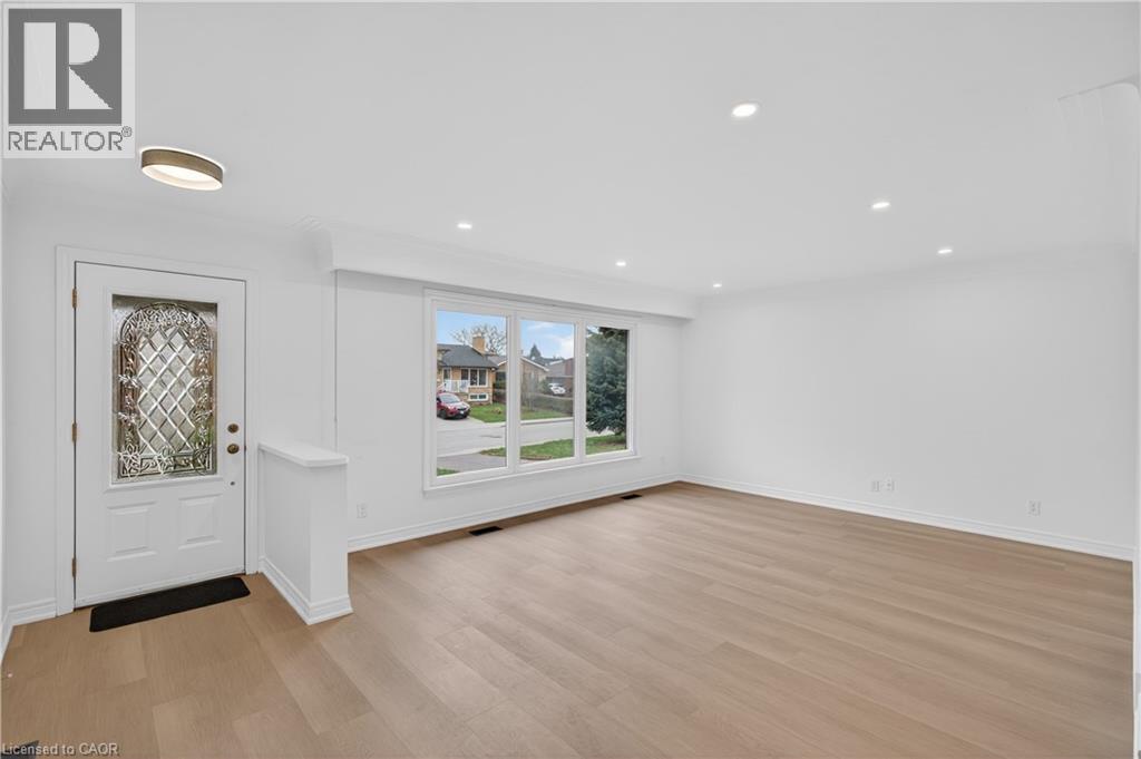 188 Tuxedo Avenue S, Hamilton, ON - Indoor