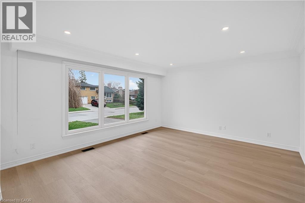 188 Tuxedo Avenue S, Hamilton, ON - Indoor Photo Showing Other Room