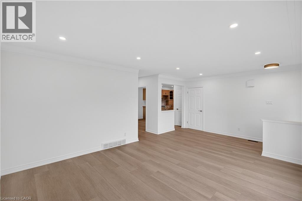 188 Tuxedo Avenue S, Hamilton, ON - Indoor Photo Showing Other Room