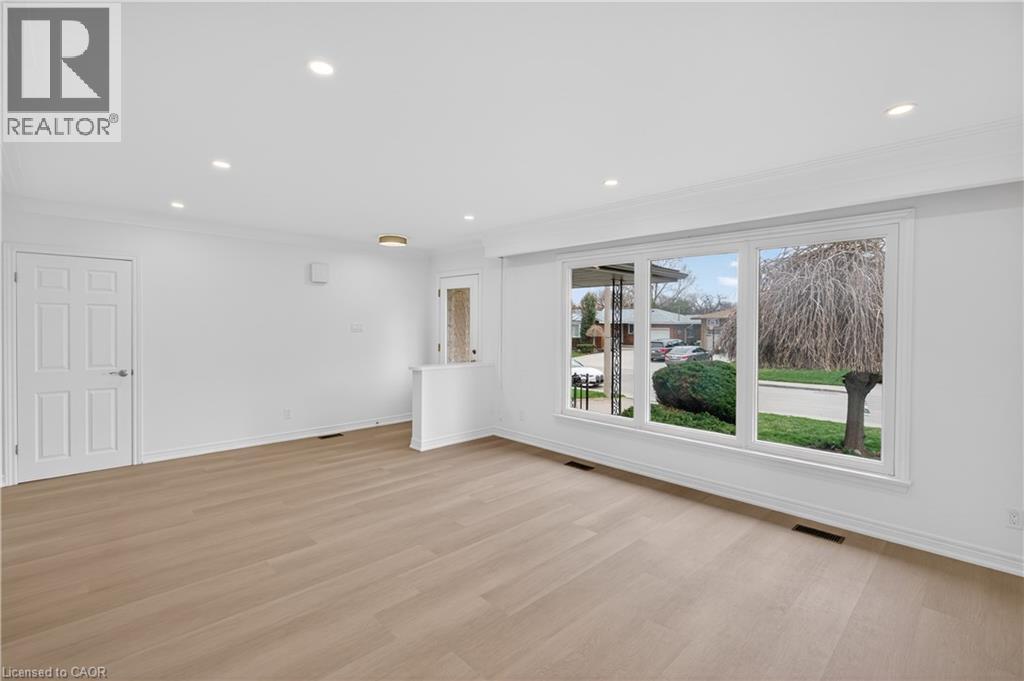 188 Tuxedo Avenue S, Hamilton, ON - Indoor Photo Showing Other Room