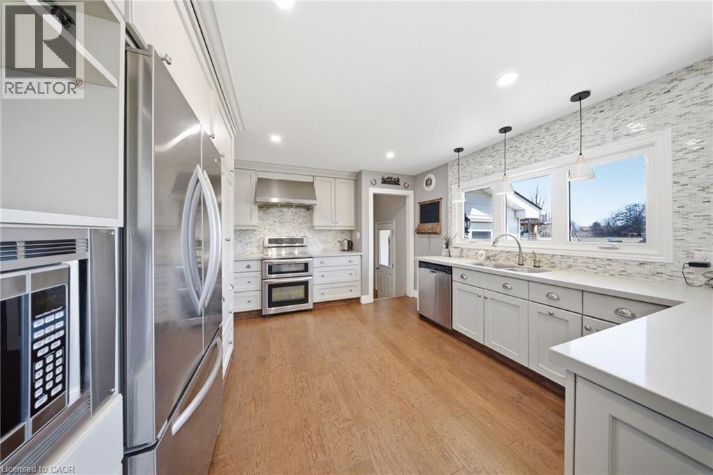9639 Sideroad 27 Sideroad, Erin, ON - Indoor Photo Showing Kitchen With Upgraded Kitchen