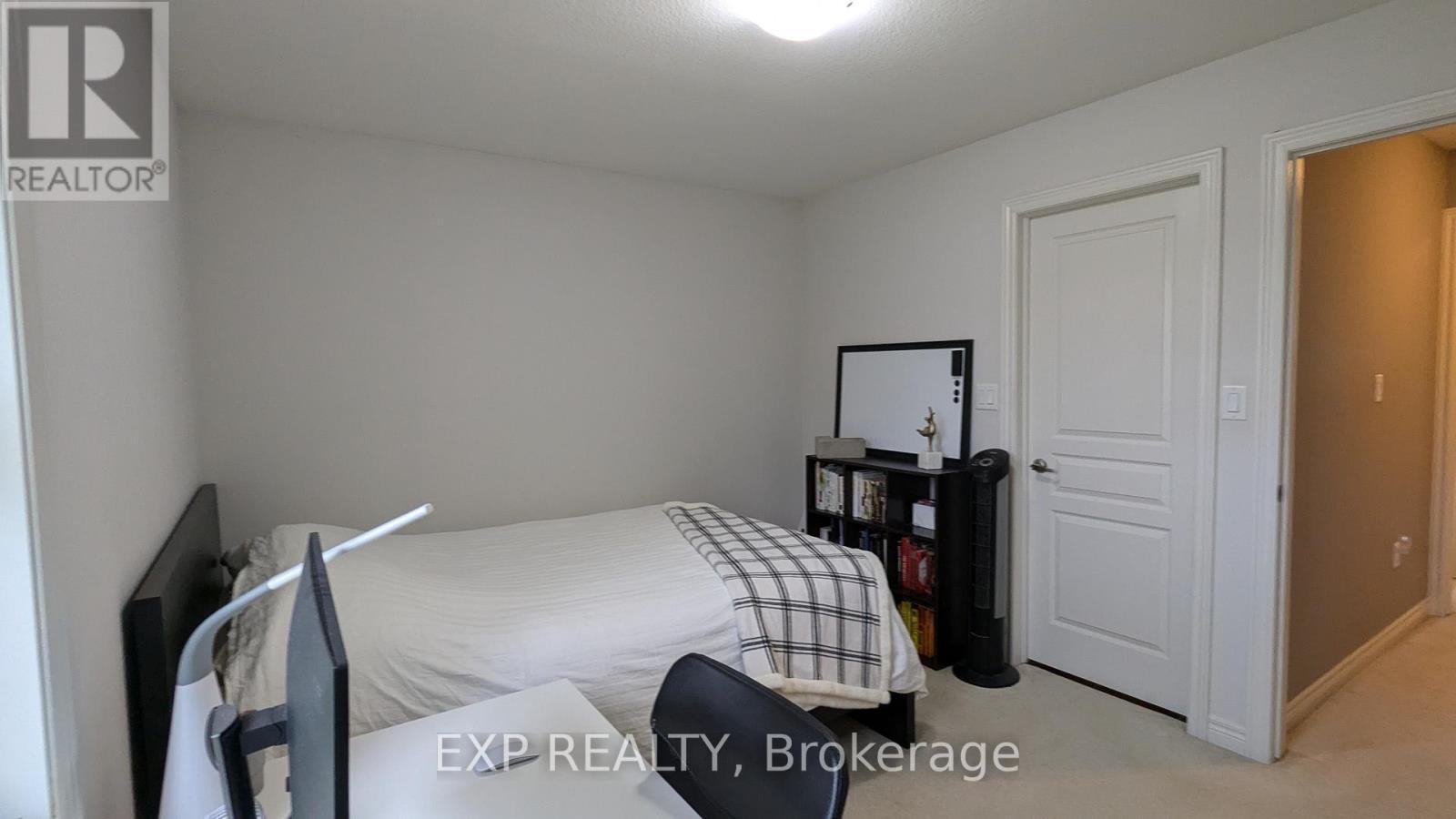 90 Robert Peel Road, Kitchener, ON - Indoor Photo Showing Bedroom