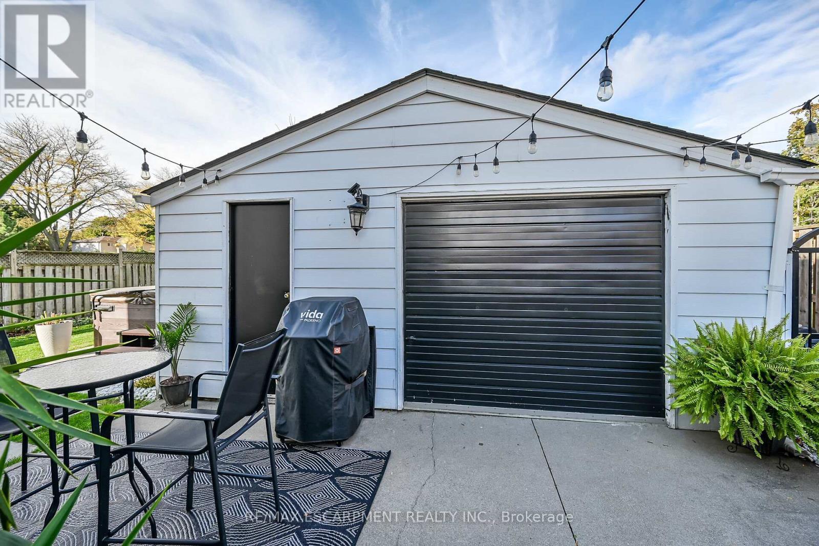 211 Birchcliffe Crescent, Hamilton, ON - Outdoor With Exterior