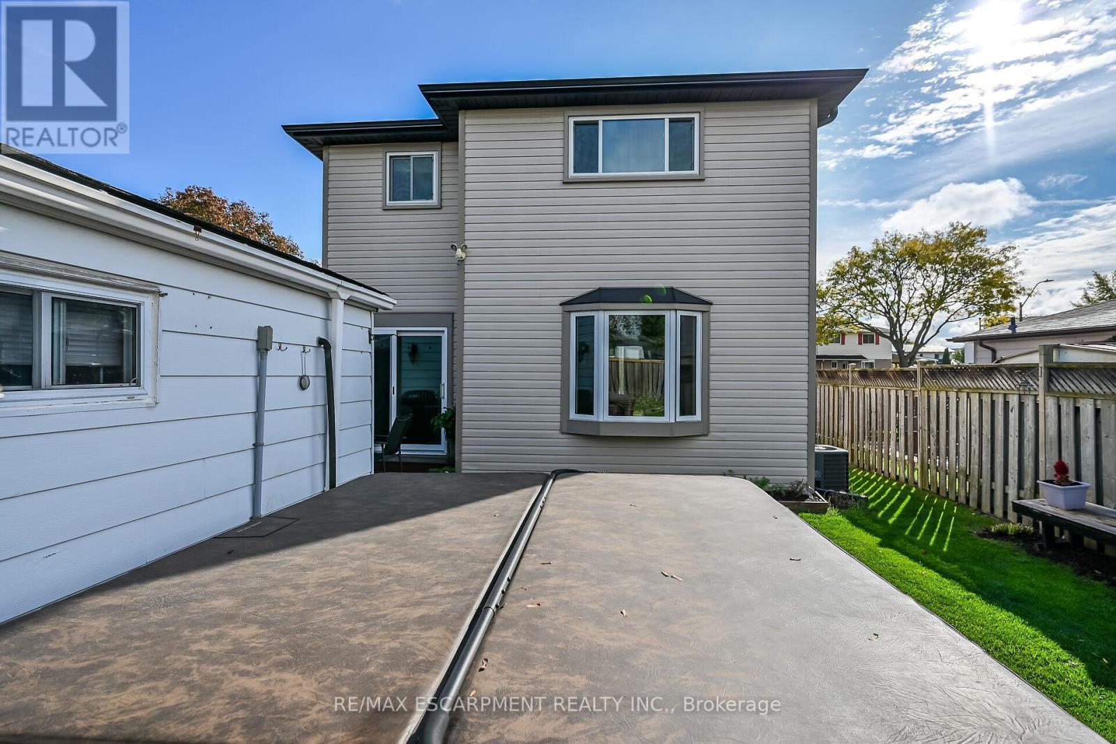 211 Birchcliffe Crescent, Hamilton, ON - Outdoor With Exterior