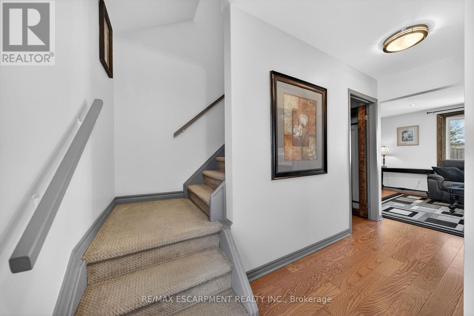 211 Birchcliffe Crescent, Hamilton, ON - Indoor Photo Showing Other Room