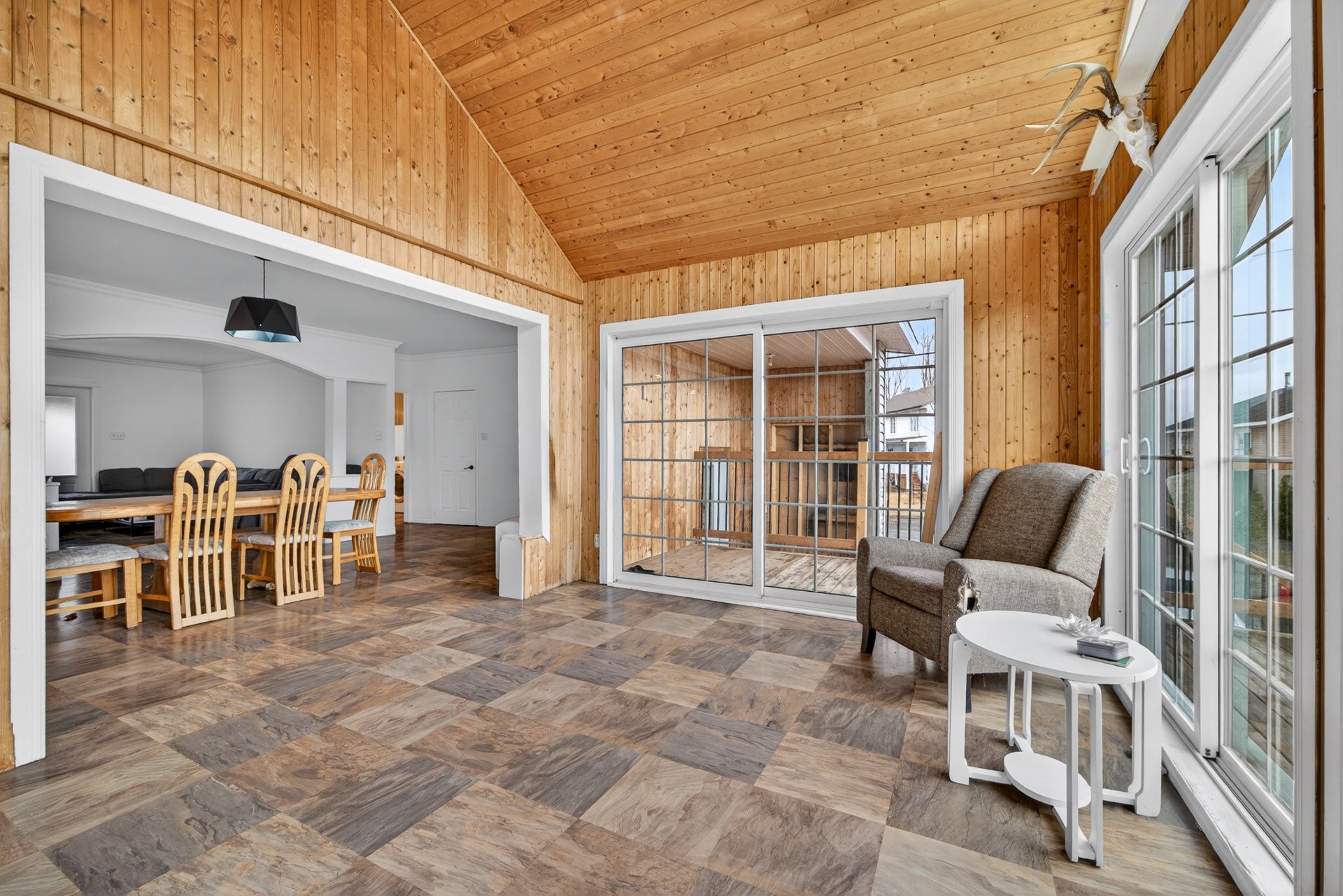 Sun Room - 922 Ch. Bellevue E., Cap-Saint-Ignace, QC - With Exterior