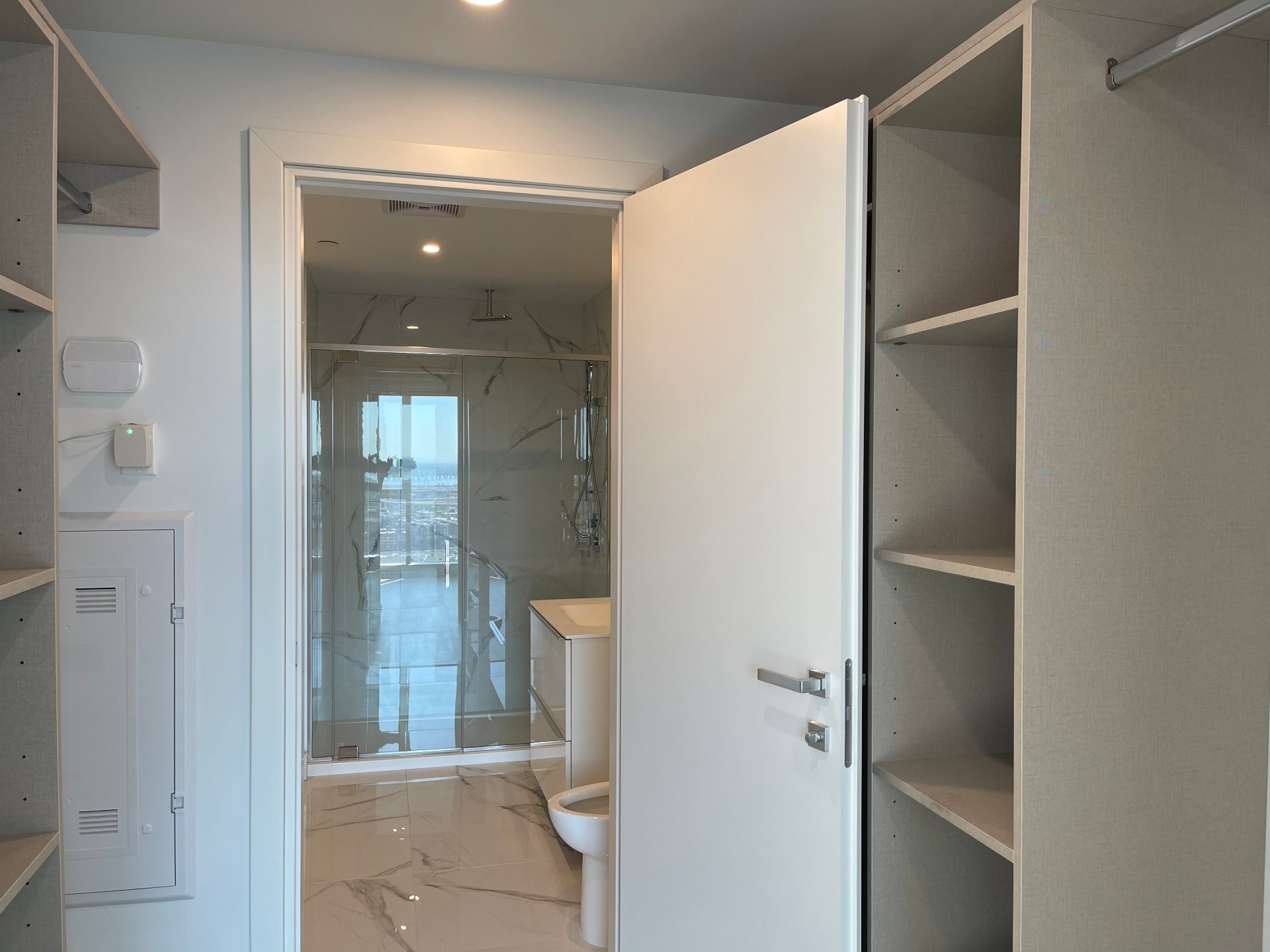 Closet - 2112-1400 Boul. René-Lévesque O., Montréal (Ville-Marie), QC - Indoor Photo Showing Other Room