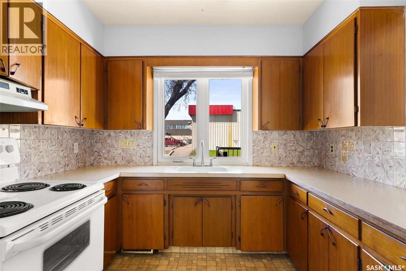 263 Mcintyre Street, Regina, SK - Indoor Photo Showing Kitchen