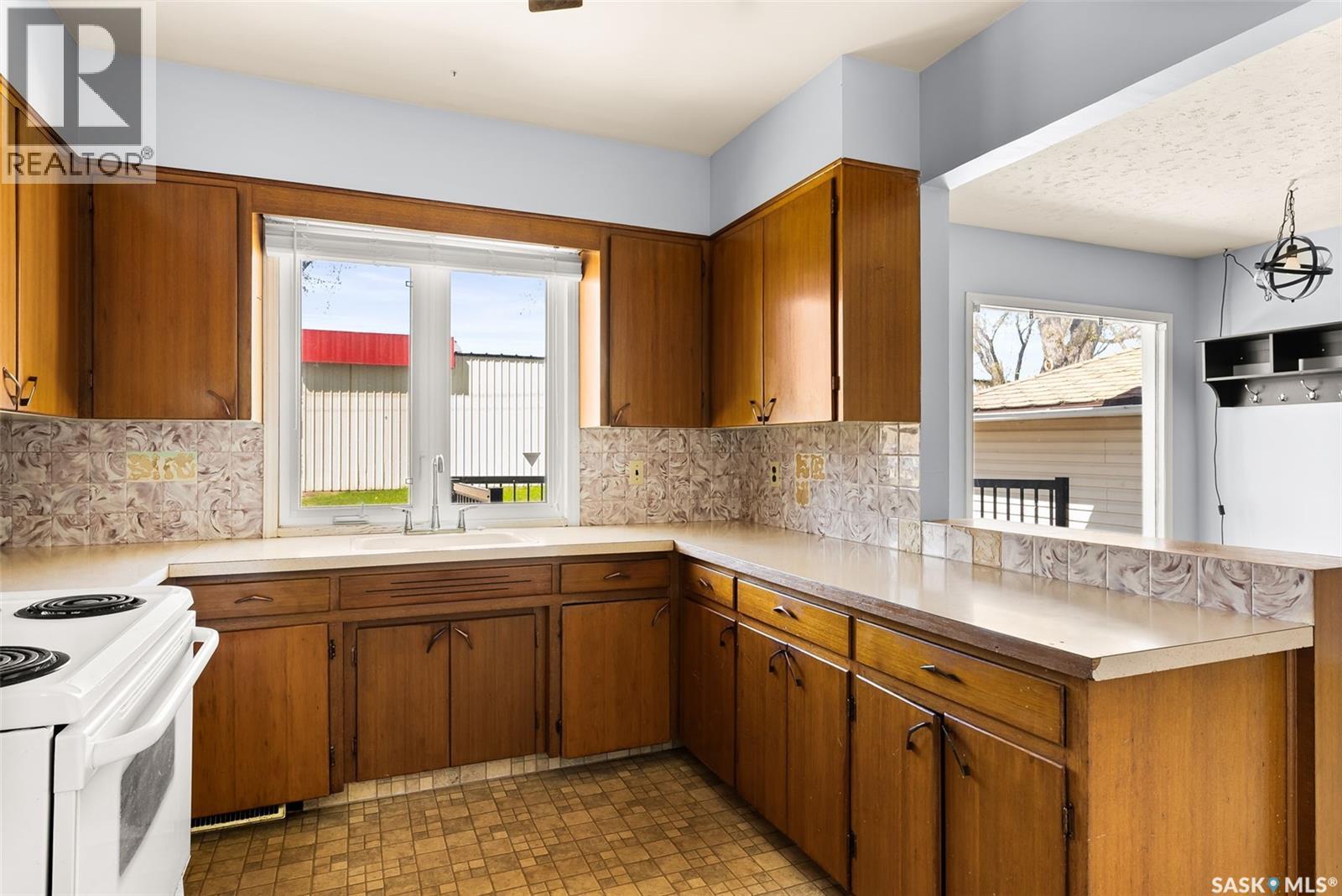 263 Mcintyre Street, Regina, SK - Indoor Photo Showing Kitchen