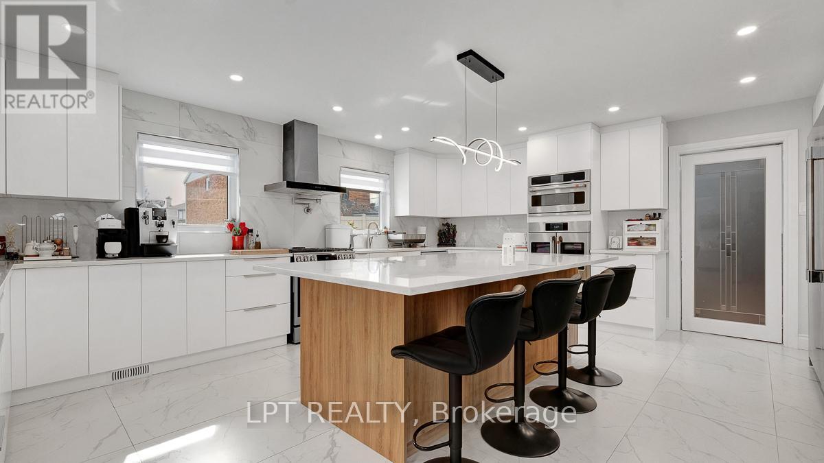 624 Pleasant Park Road, Ottawa, ON - Indoor Photo Showing Kitchen With Upgraded Kitchen