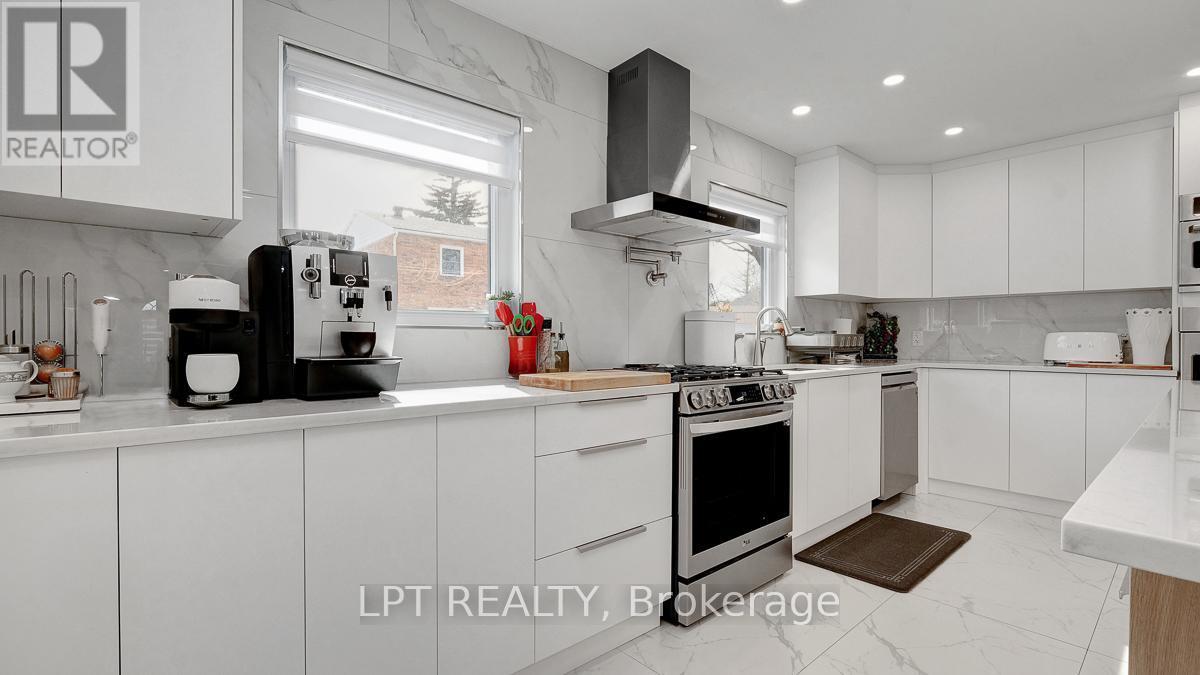 624 Pleasant Park Road, Ottawa, ON - Indoor Photo Showing Kitchen