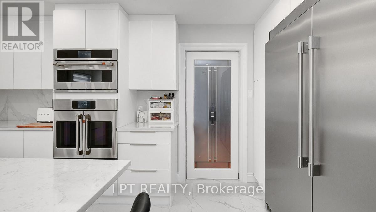624 Pleasant Park Road, Ottawa, ON - Indoor Photo Showing Kitchen