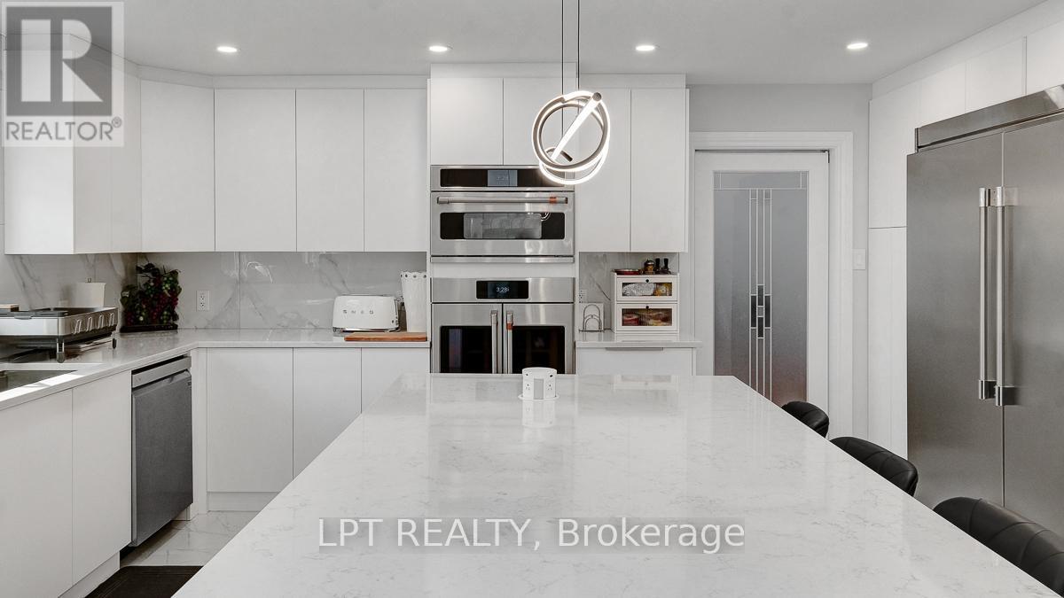 624 Pleasant Park Road, Ottawa, ON - Indoor Photo Showing Kitchen