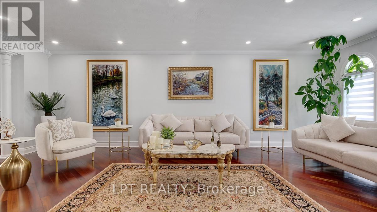 624 Pleasant Park Road, Ottawa, ON - Indoor Photo Showing Living Room