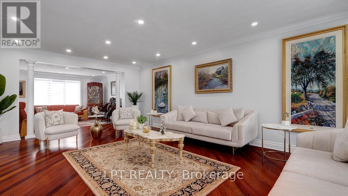 624 Pleasant Park Road, Ottawa, ON - Indoor Photo Showing Living Room