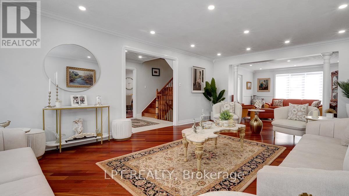 624 Pleasant Park Road, Ottawa, ON - Indoor Photo Showing Living Room