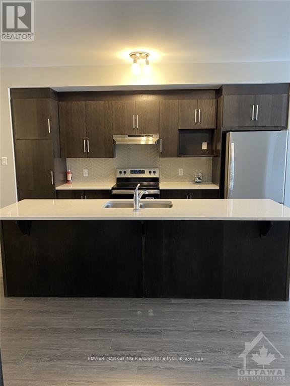 487 Cope Drive, Ottawa, ON - Indoor Photo Showing Kitchen With Stainless Steel Kitchen With Double Sink With Upgraded Kitchen