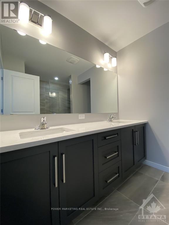 487 Cope Drive, Ottawa, ON - Indoor Photo Showing Bathroom