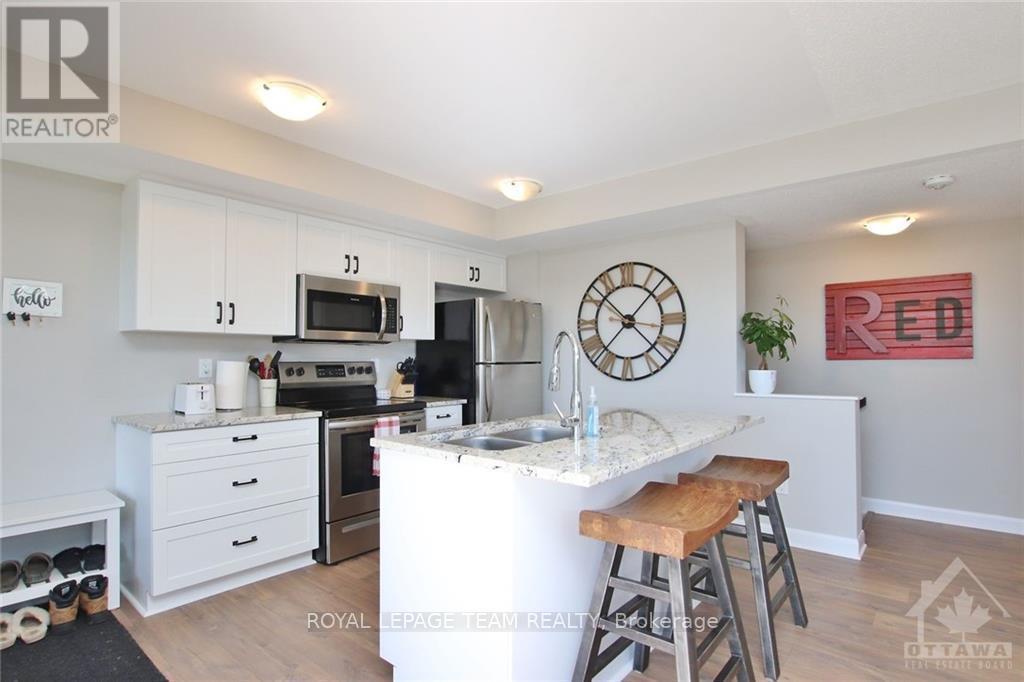60 Affinity Private, Ottawa, ON - Indoor Photo Showing Kitchen With Stainless Steel Kitchen With Double Sink
