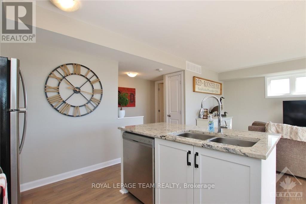 60 Affinity Private, Ottawa, ON - Indoor Photo Showing Kitchen With Double Sink With Upgraded Kitchen
