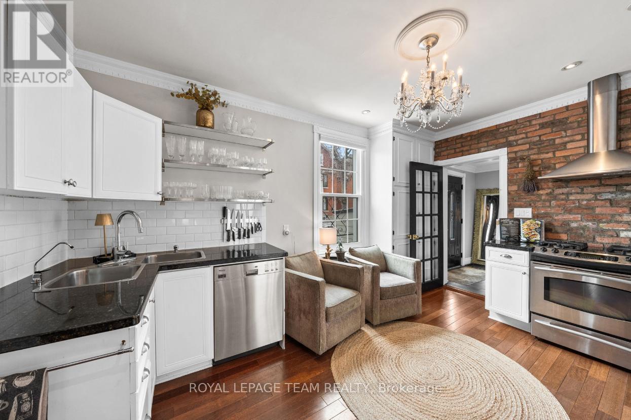 529 Mcleod Street, Ottawa, ON - Indoor Photo Showing Kitchen With Stainless Steel Kitchen With Upgraded Kitchen