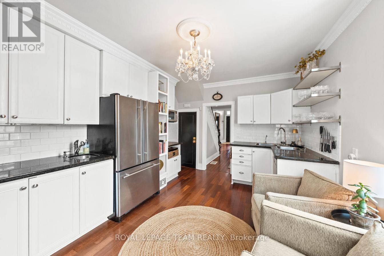 529 Mcleod Street, Ottawa, ON - Indoor Photo Showing Kitchen With Stainless Steel Kitchen