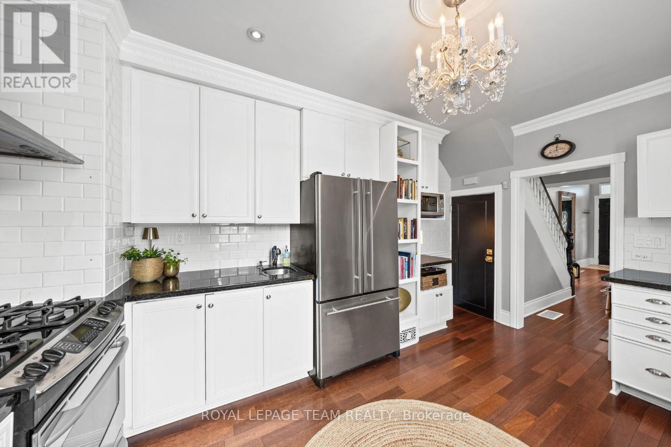529 Mcleod Street, Ottawa, ON - Indoor Photo Showing Kitchen With Stainless Steel Kitchen