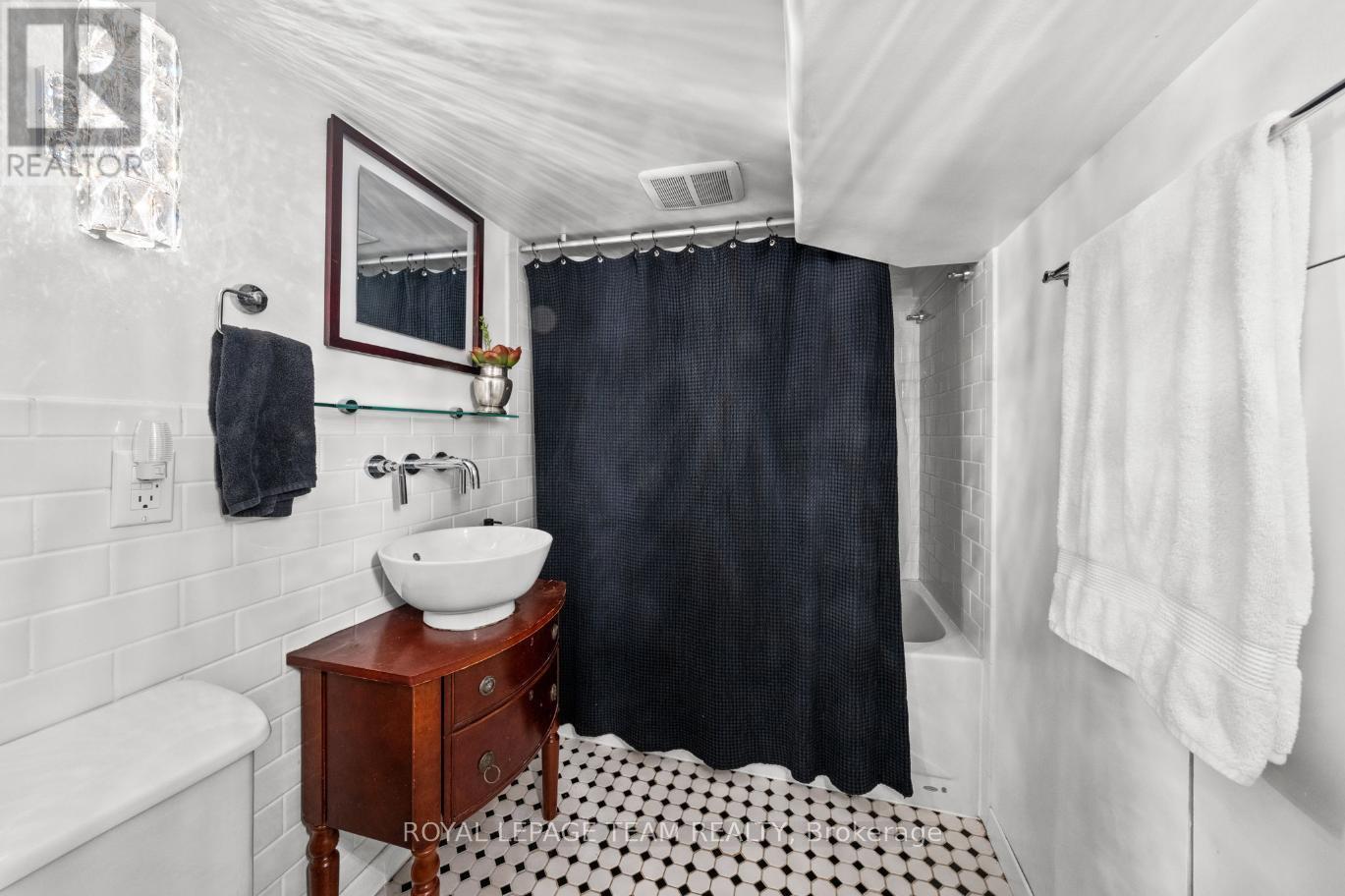 529 Mcleod Street, Ottawa, ON - Indoor Photo Showing Bathroom