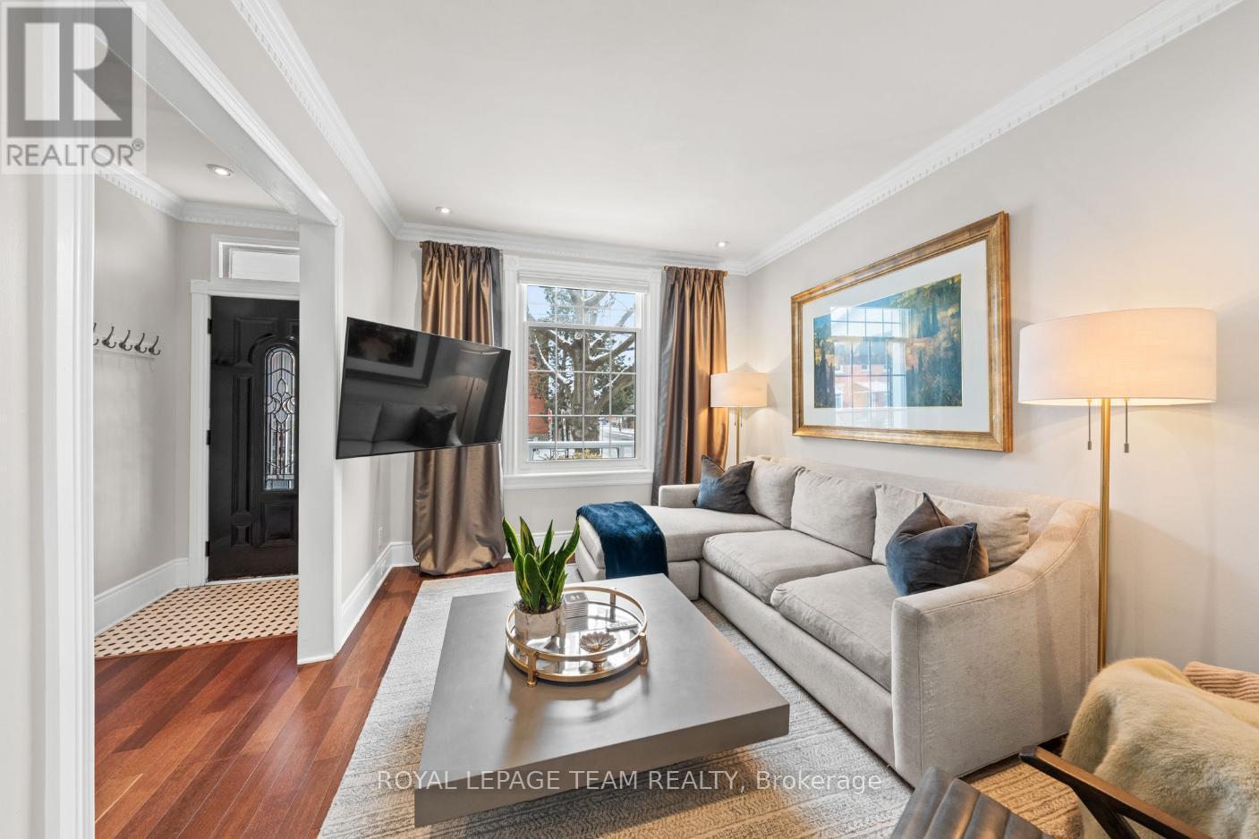 529 Mcleod Street, Ottawa, ON - Indoor Photo Showing Living Room