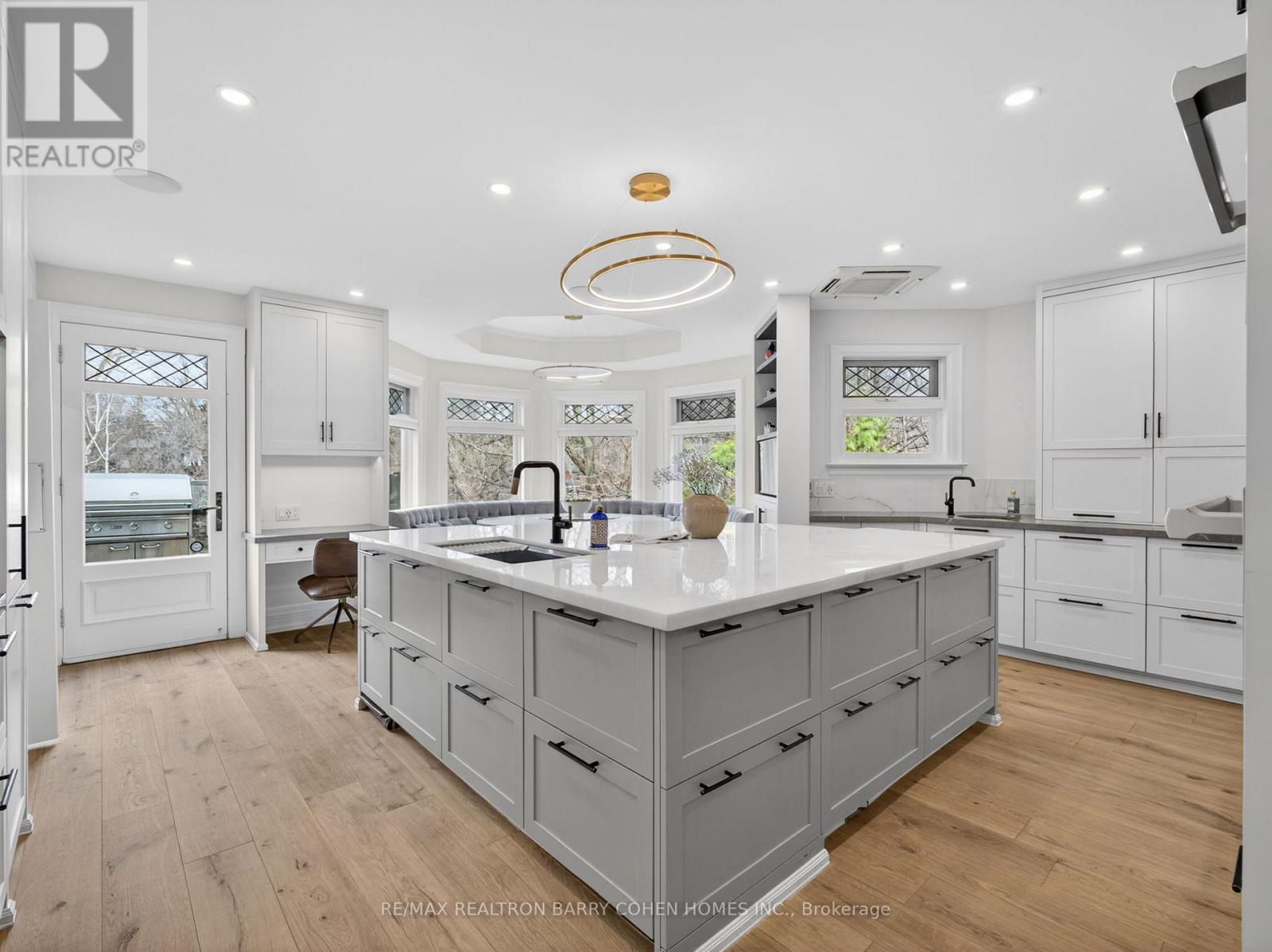 11 Ormsby Crescent, Toronto, ON - Indoor Photo Showing Kitchen