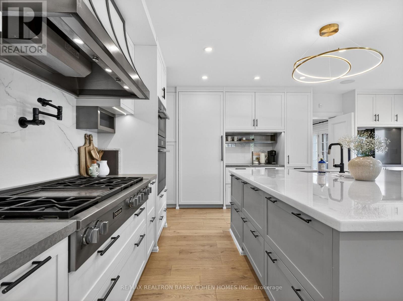 11 Ormsby Crescent, Toronto, ON - Indoor Photo Showing Kitchen With Upgraded Kitchen