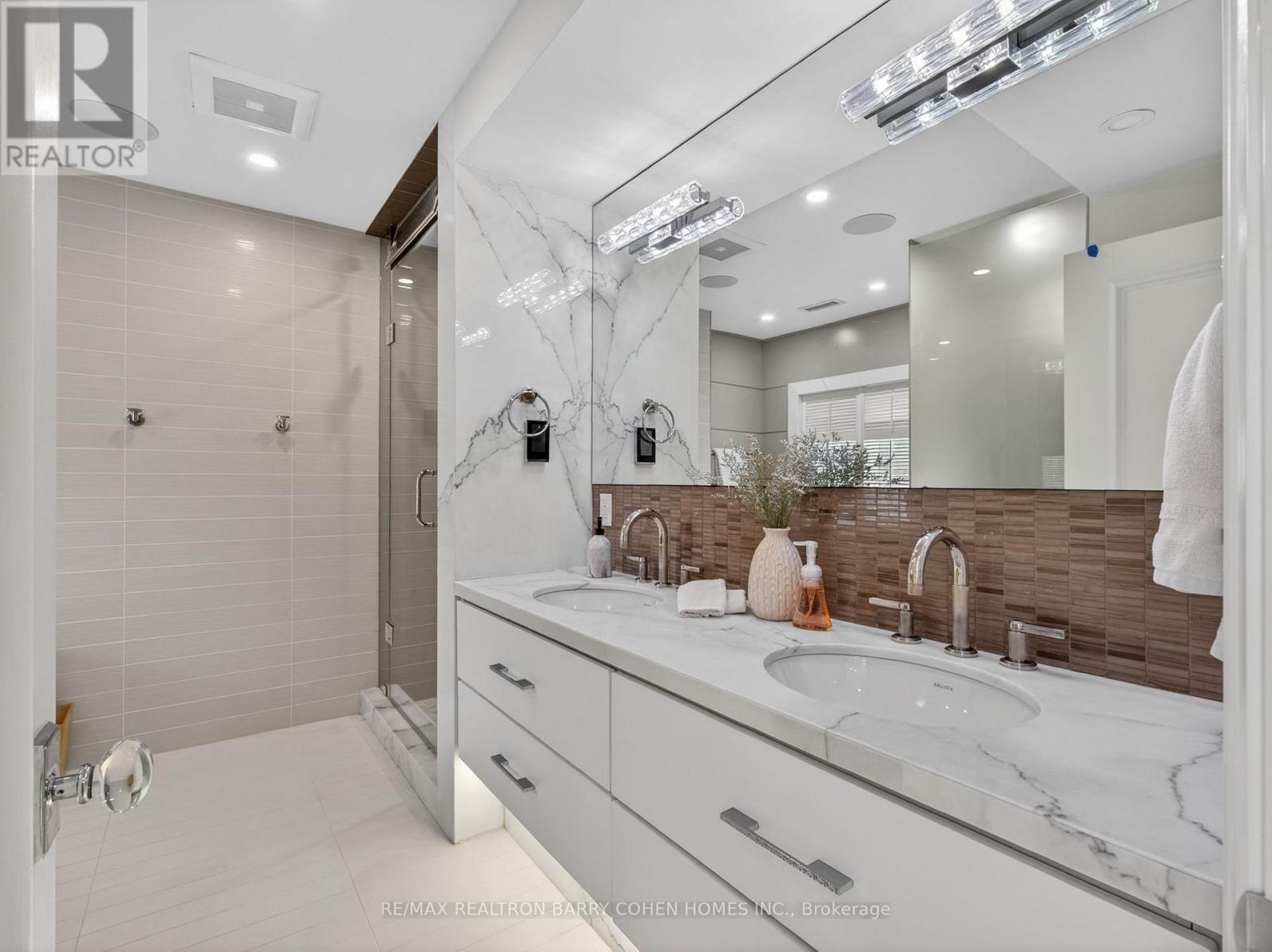 11 Ormsby Crescent, Toronto, ON - Indoor Photo Showing Bathroom
