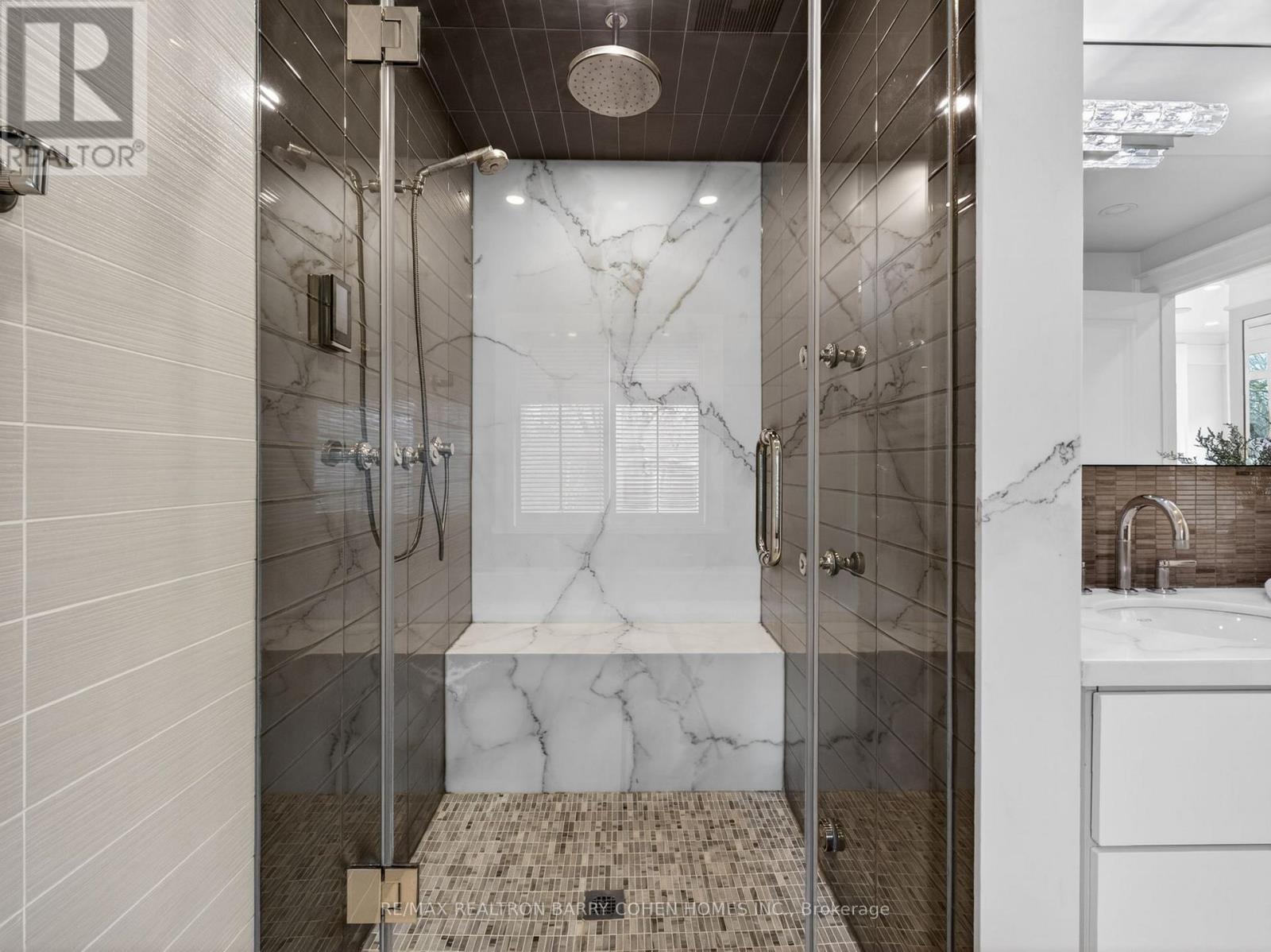 11 Ormsby Crescent, Toronto, ON - Indoor Photo Showing Bathroom