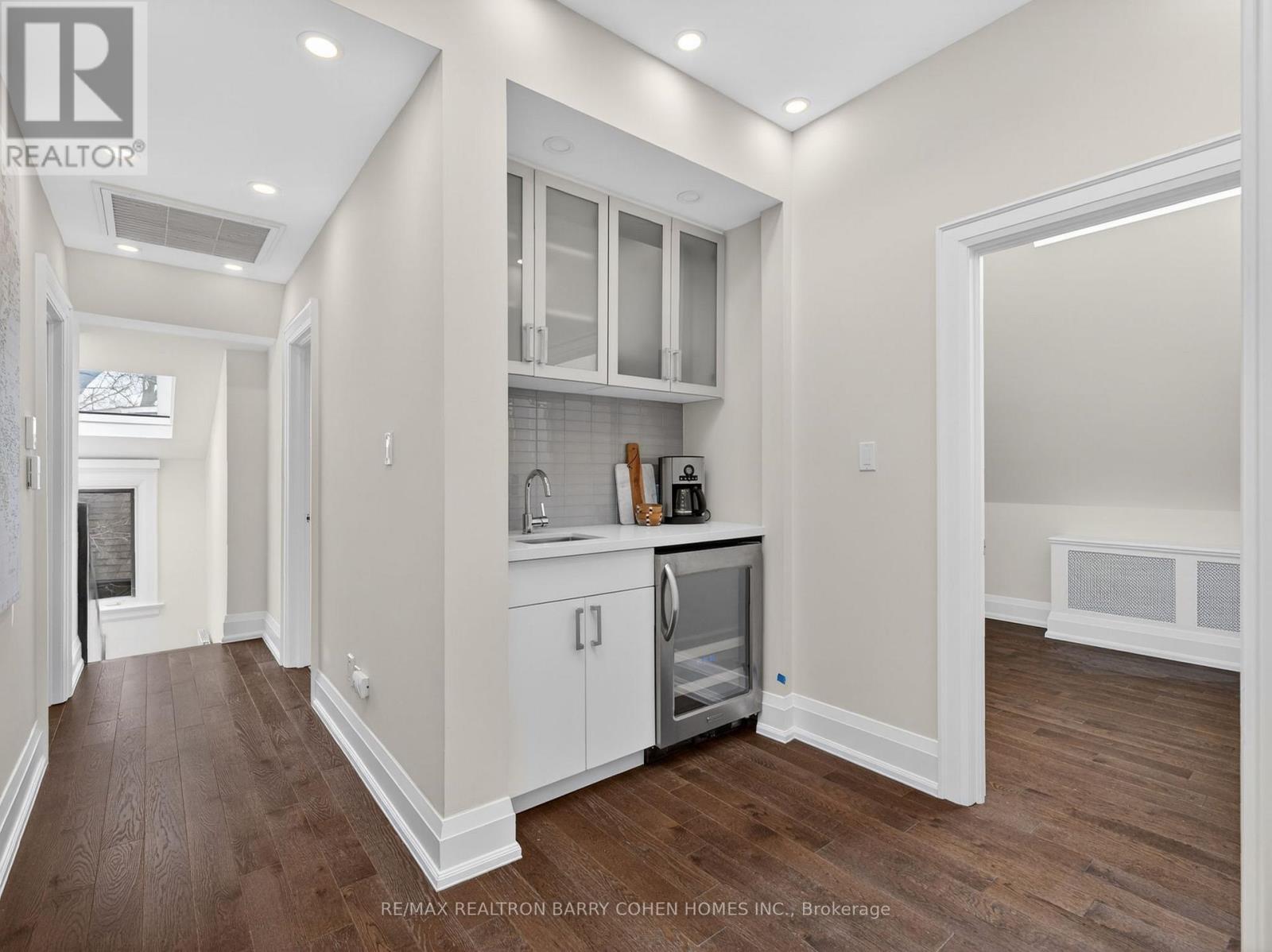 11 Ormsby Crescent, Toronto, ON - Indoor Photo Showing Other Room