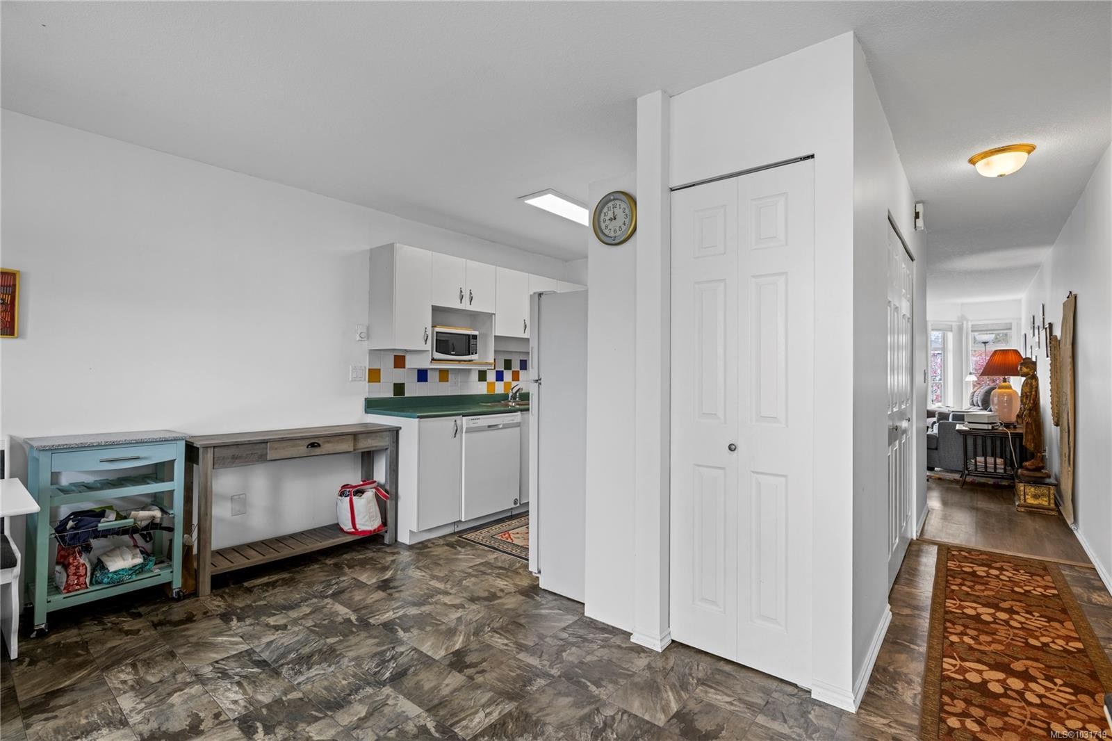 #4-668 Beach Rd, Qualicum Beach, BC - Indoor
