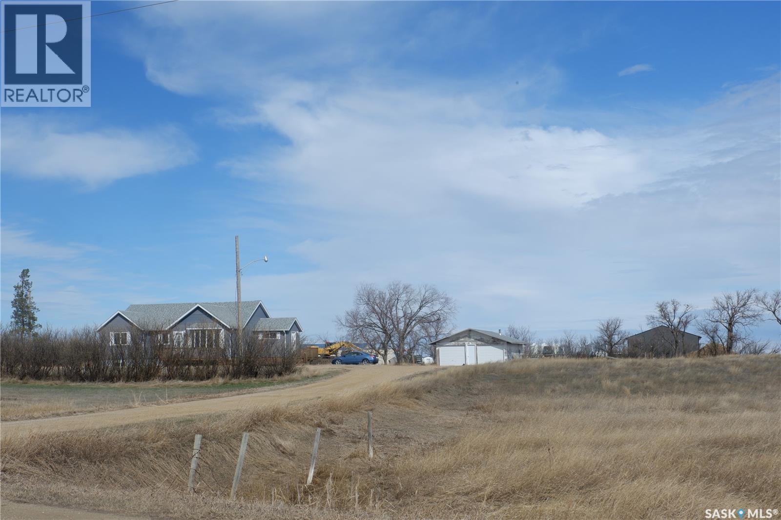 600 Railway Avenue E, Assiniboia, SK - Outdoor