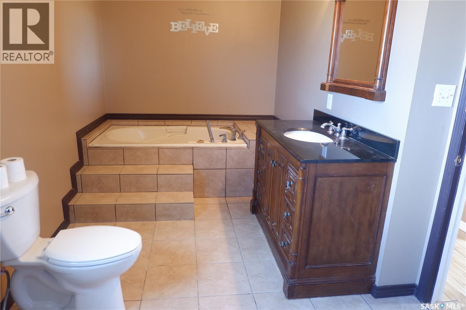 600 Railway Avenue E, Assiniboia, SK - Indoor Photo Showing Bathroom
