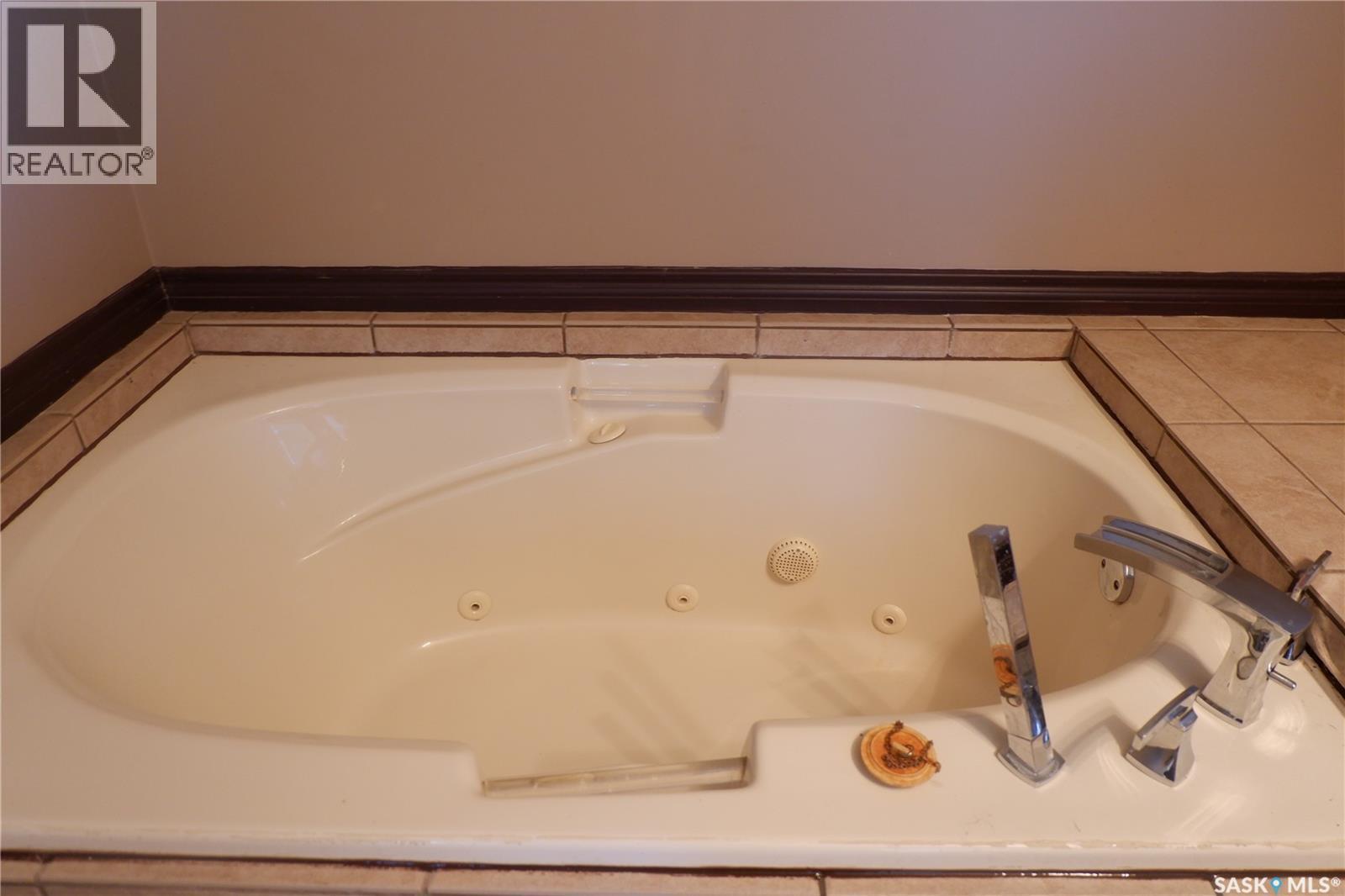 600 Railway Avenue E, Assiniboia, SK - Indoor Photo Showing Bathroom